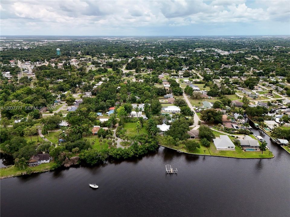 На продажу: $175,000 (0.47 acres)
