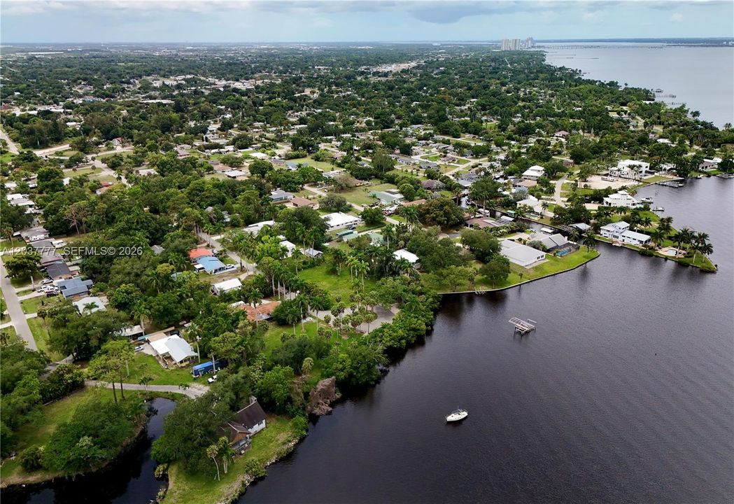 На продажу: $175,000 (0.47 acres)