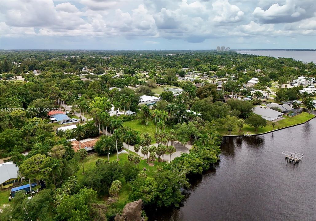 На продажу: $175,000 (0.47 acres)