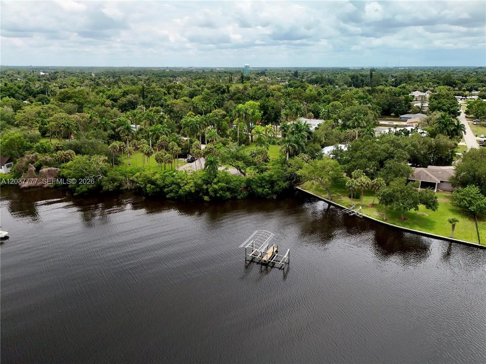 На продажу: $175,000 (0.47 acres)