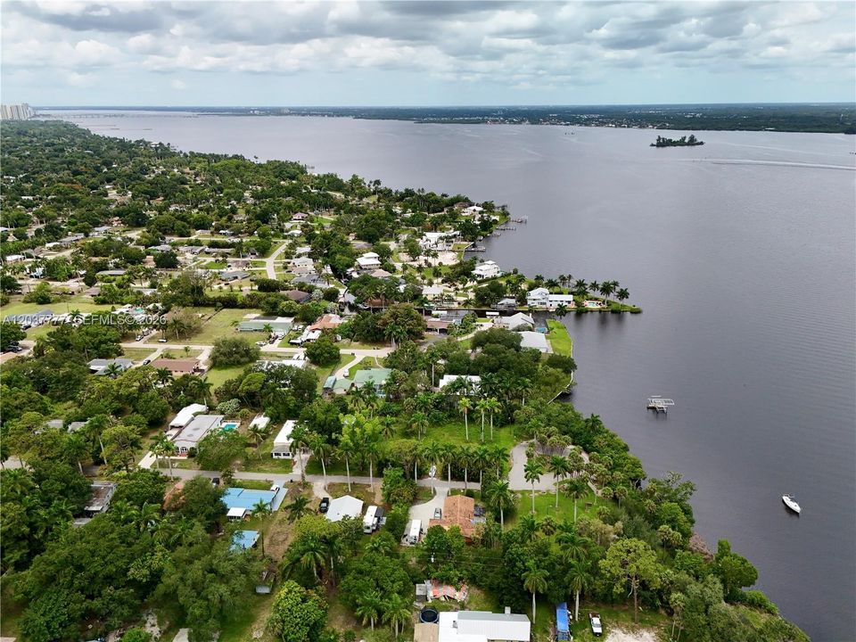 На продажу: $175,000 (0.47 acres)