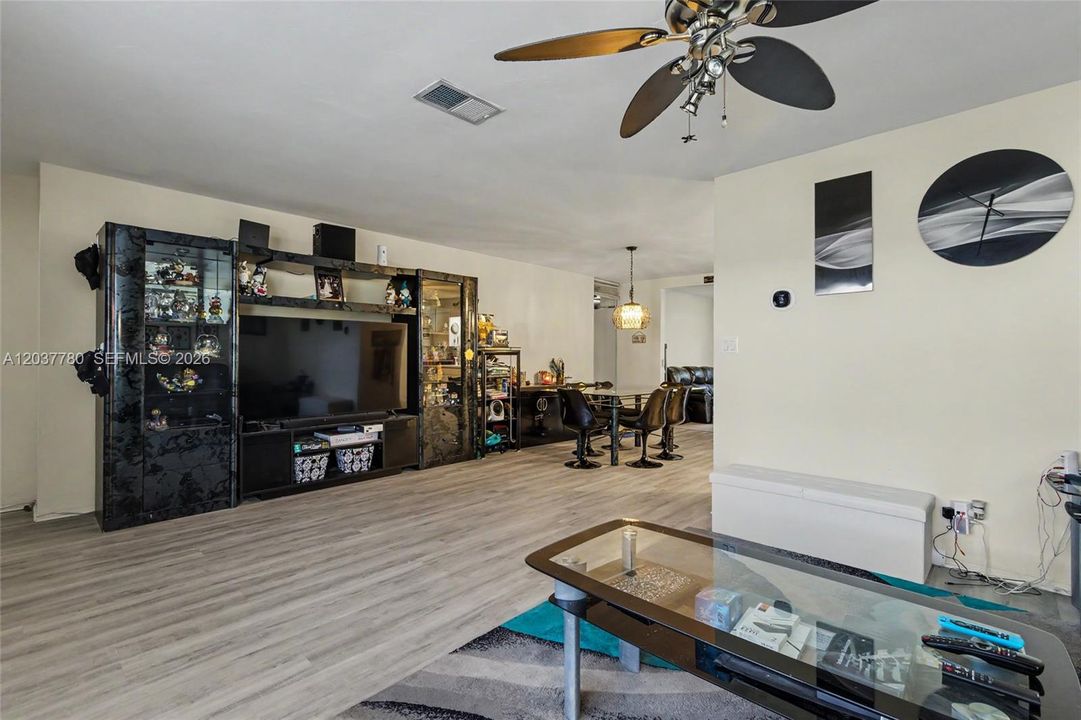 For Sale: $479,000 (3 beds, 2 baths, 1407 Square Feet)