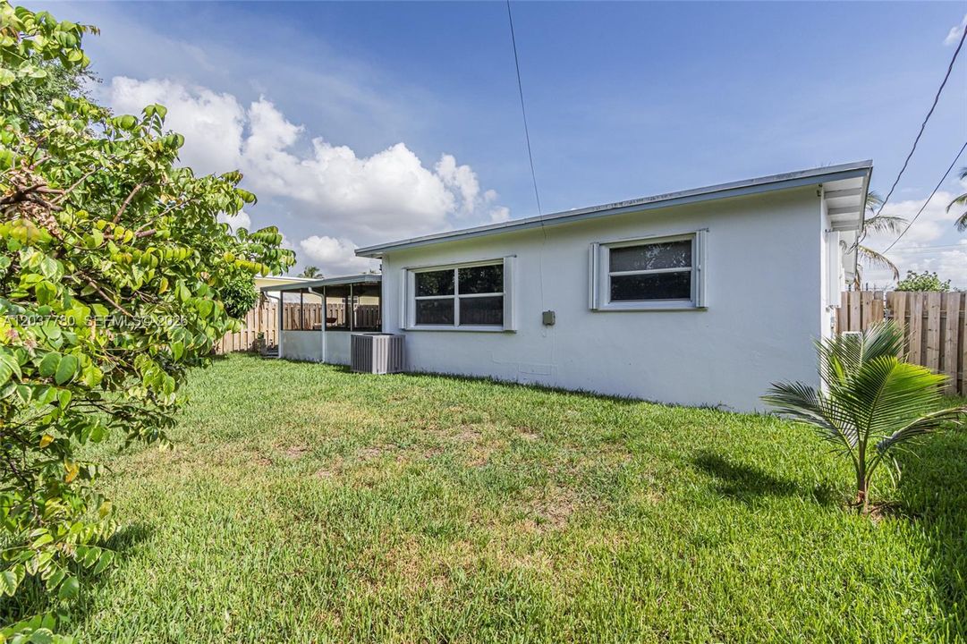 For Sale: $479,000 (3 beds, 2 baths, 1407 Square Feet)