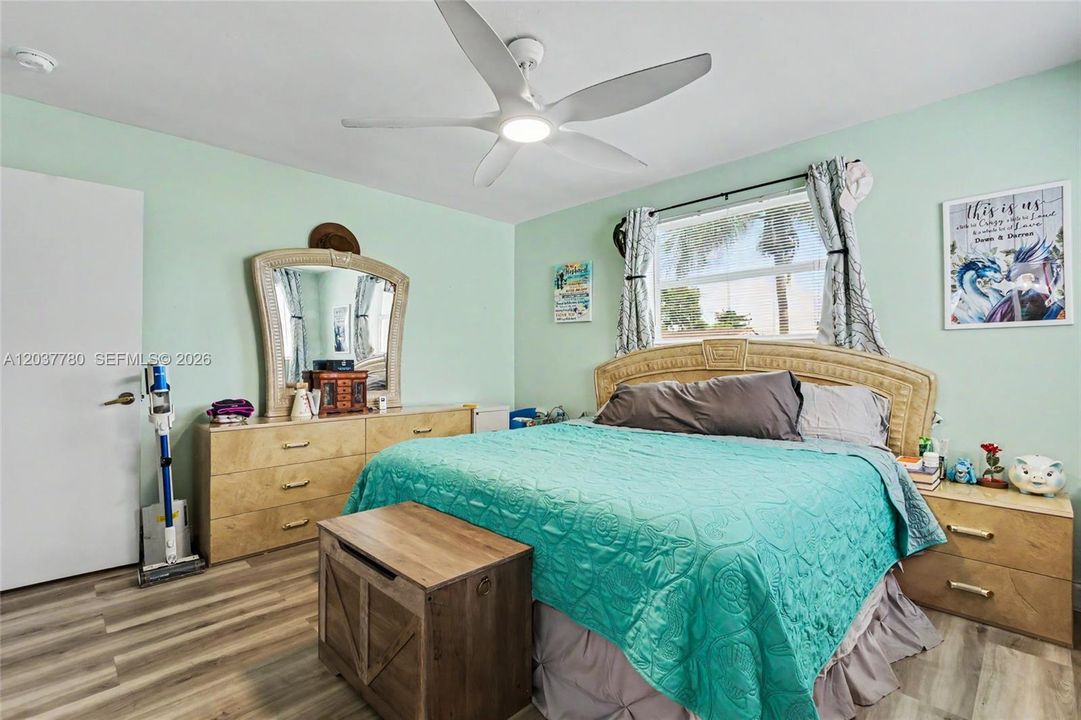 For Sale: $479,000 (3 beds, 2 baths, 1407 Square Feet)