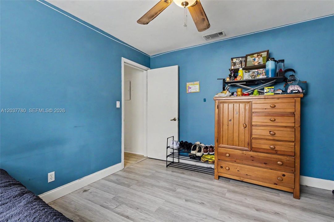 For Sale: $479,000 (3 beds, 2 baths, 1407 Square Feet)