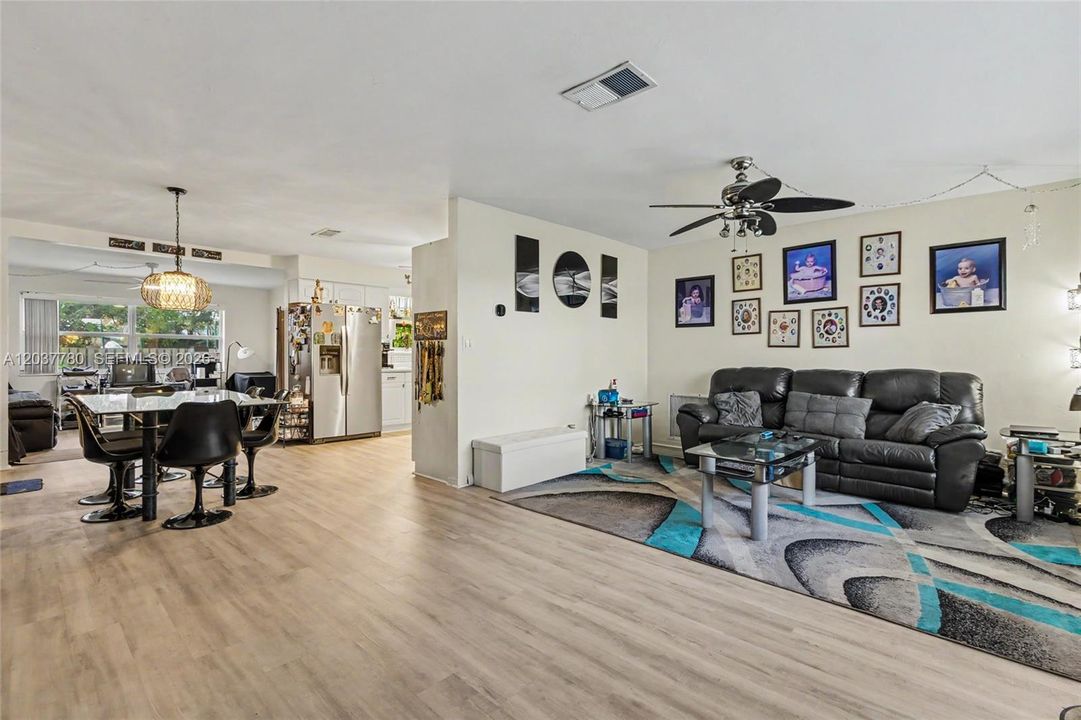 For Sale: $479,000 (3 beds, 2 baths, 1407 Square Feet)