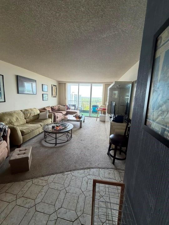 В аренду: $2,300 (2 спален, 2 ванн, 1220 Квадратных фут)