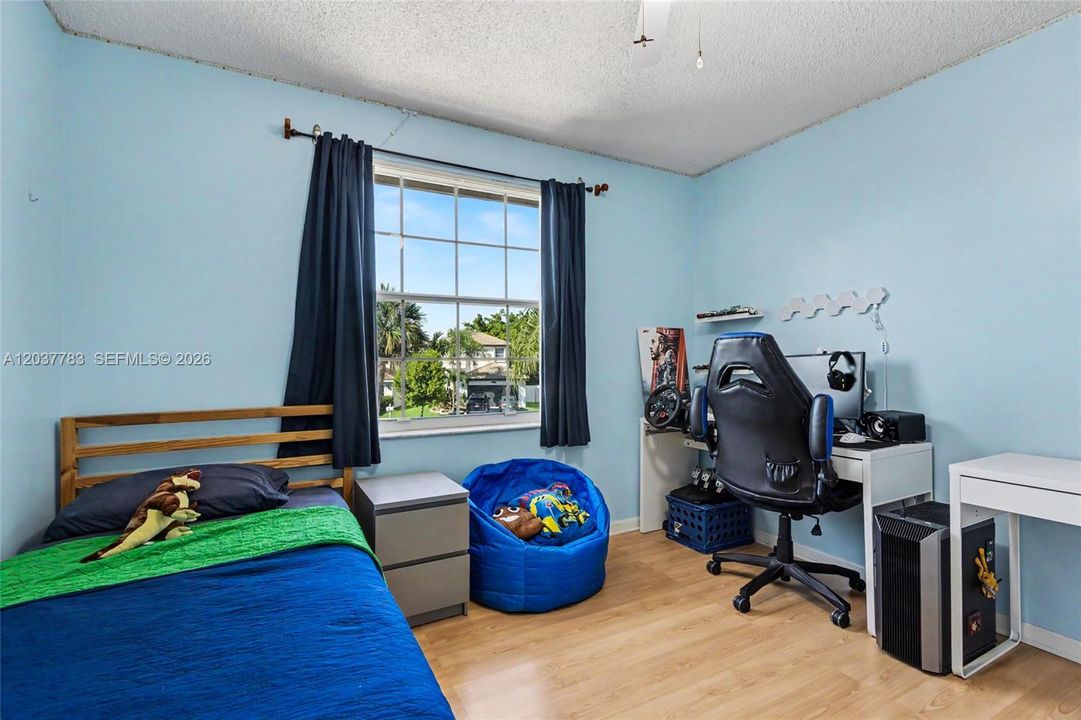 В аренду: $4,500 (5 спален, 3 ванн, 2607 Квадратных фут)