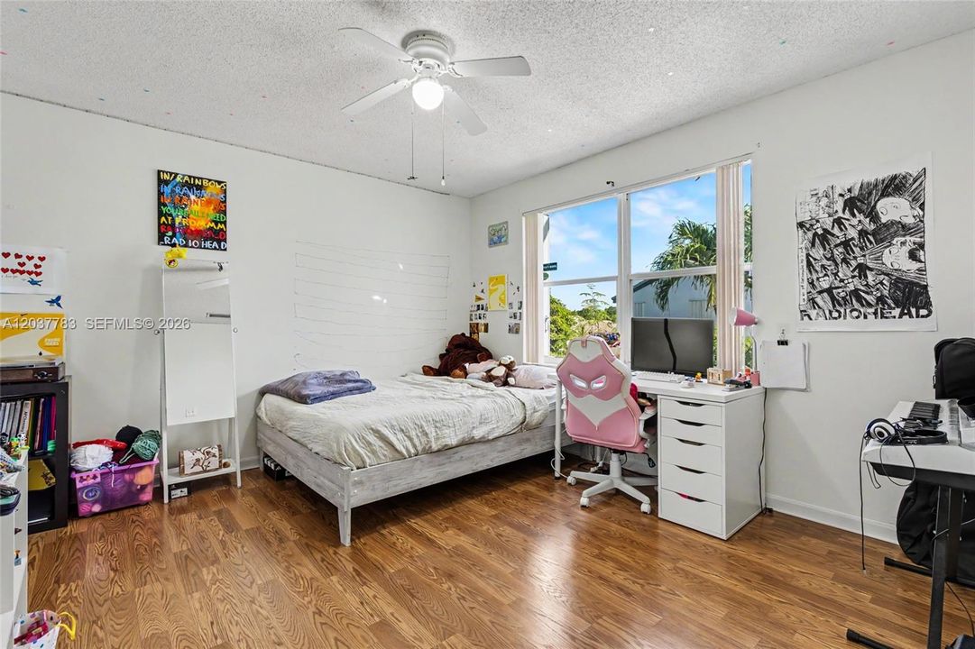 В аренду: $4,500 (5 спален, 3 ванн, 2607 Квадратных фут)