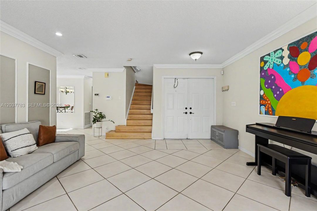 В аренду: $4,500 (5 спален, 3 ванн, 2607 Квадратных фут)
