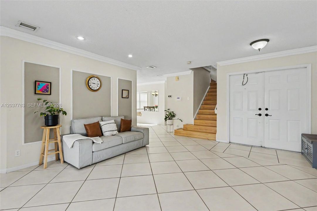 В аренду: $4,500 (5 спален, 3 ванн, 2607 Квадратных фут)
