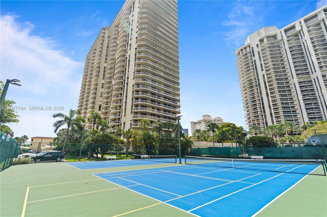 For Sale: $614,900 (2 beds, 2 baths, 1622 Square Feet)