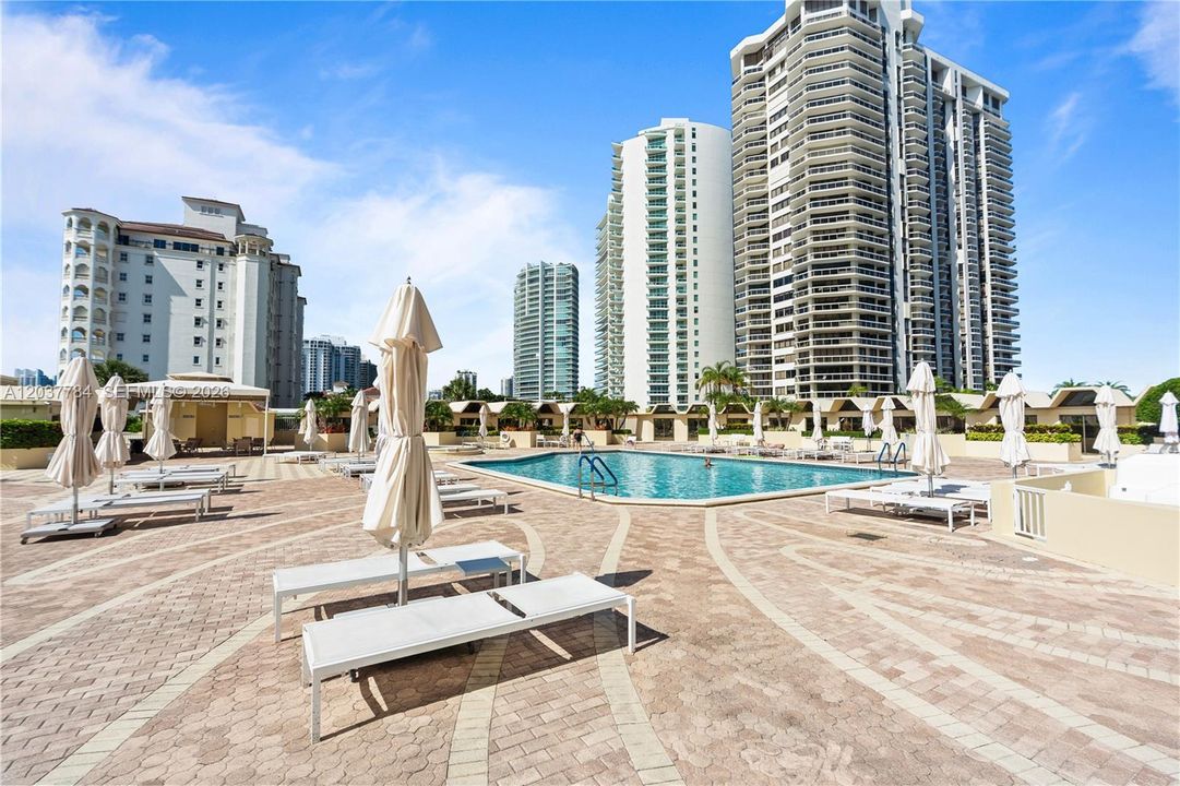 For Sale: $614,900 (2 beds, 2 baths, 1622 Square Feet)