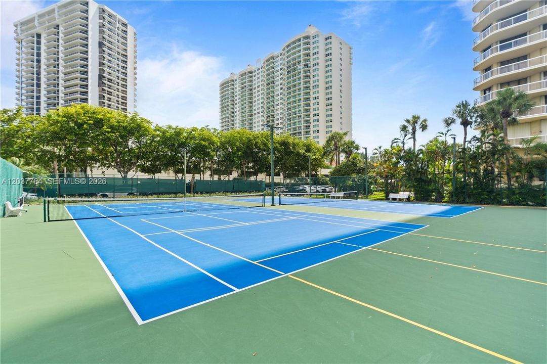 For Sale: $614,900 (2 beds, 2 baths, 1622 Square Feet)