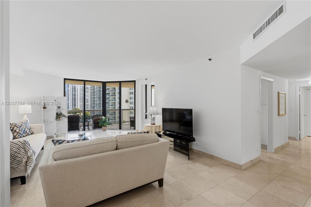 For Sale: $614,900 (2 beds, 2 baths, 1622 Square Feet)