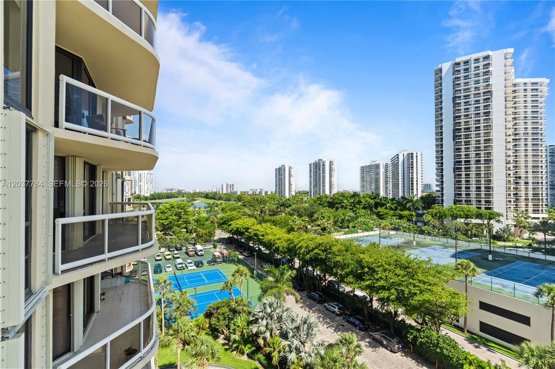 For Sale: $614,900 (2 beds, 2 baths, 1622 Square Feet)