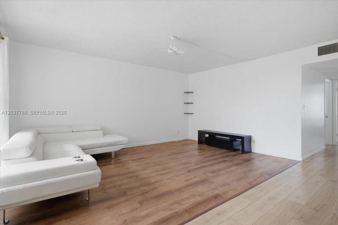 For Sale: $120,000 (2 beds, 2 baths, 920 Square Feet)