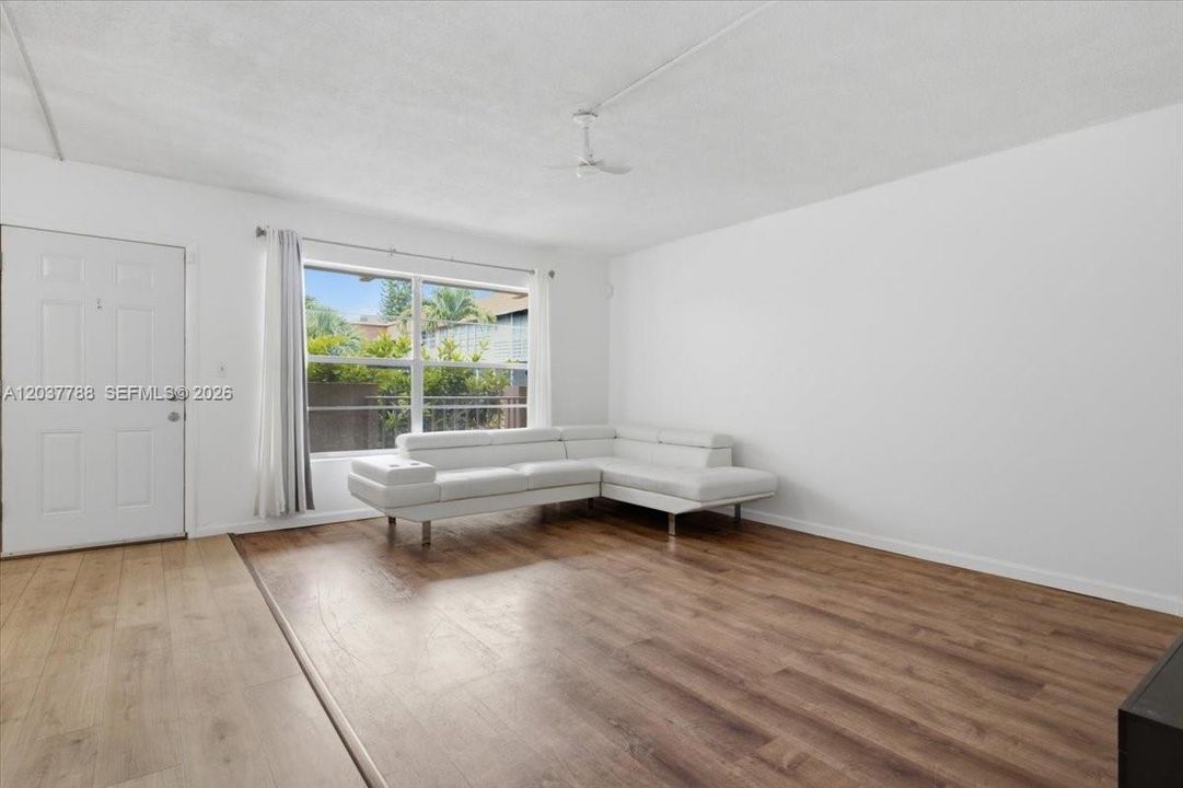 For Sale: $120,000 (2 beds, 2 baths, 920 Square Feet)