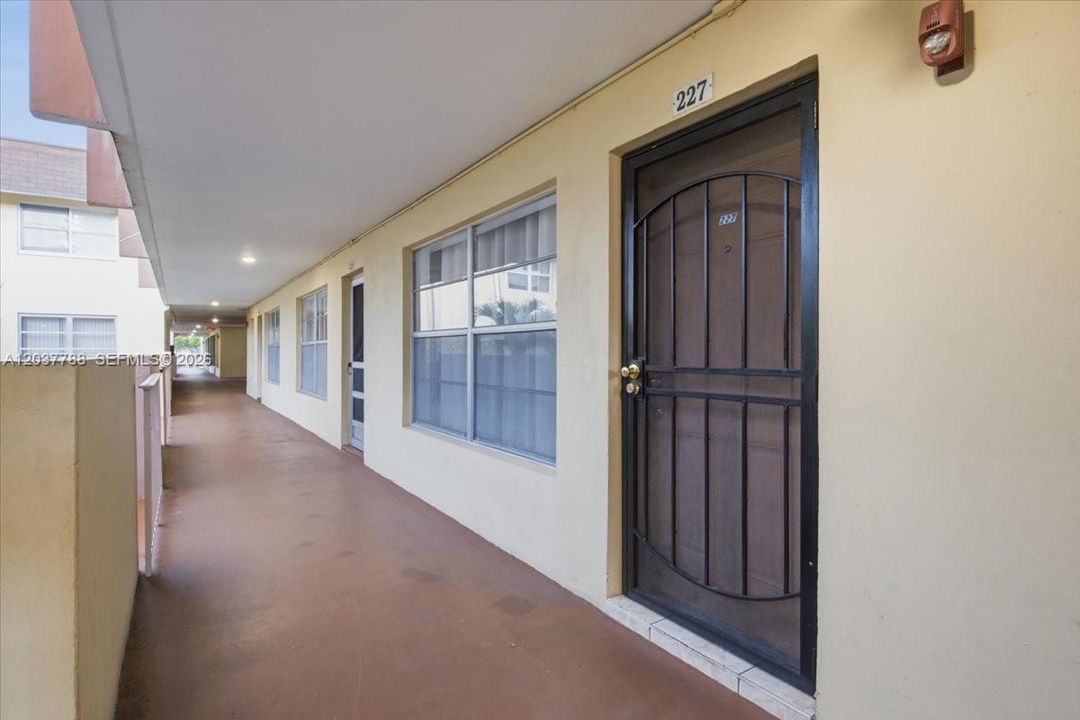 For Sale: $120,000 (2 beds, 2 baths, 920 Square Feet)