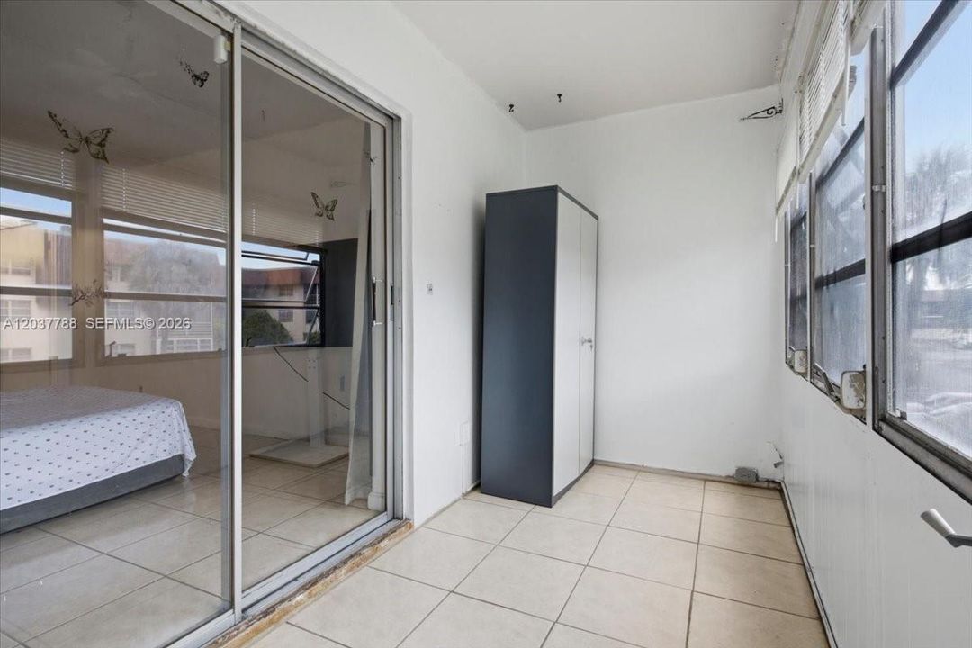 For Sale: $120,000 (2 beds, 2 baths, 920 Square Feet)