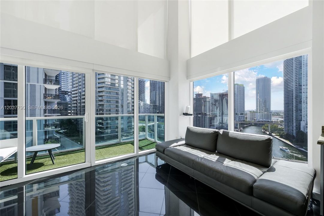 For Sale: $598,000 (2 beds, 2 baths, 1289 Square Feet)