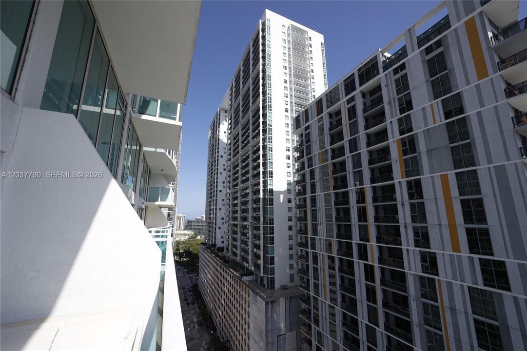 For Sale: $598,000 (2 beds, 2 baths, 1289 Square Feet)