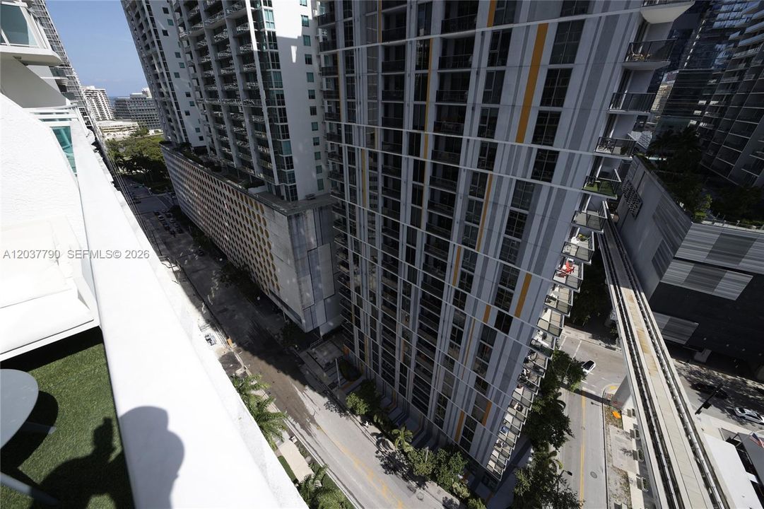 For Sale: $598,000 (2 beds, 2 baths, 1289 Square Feet)