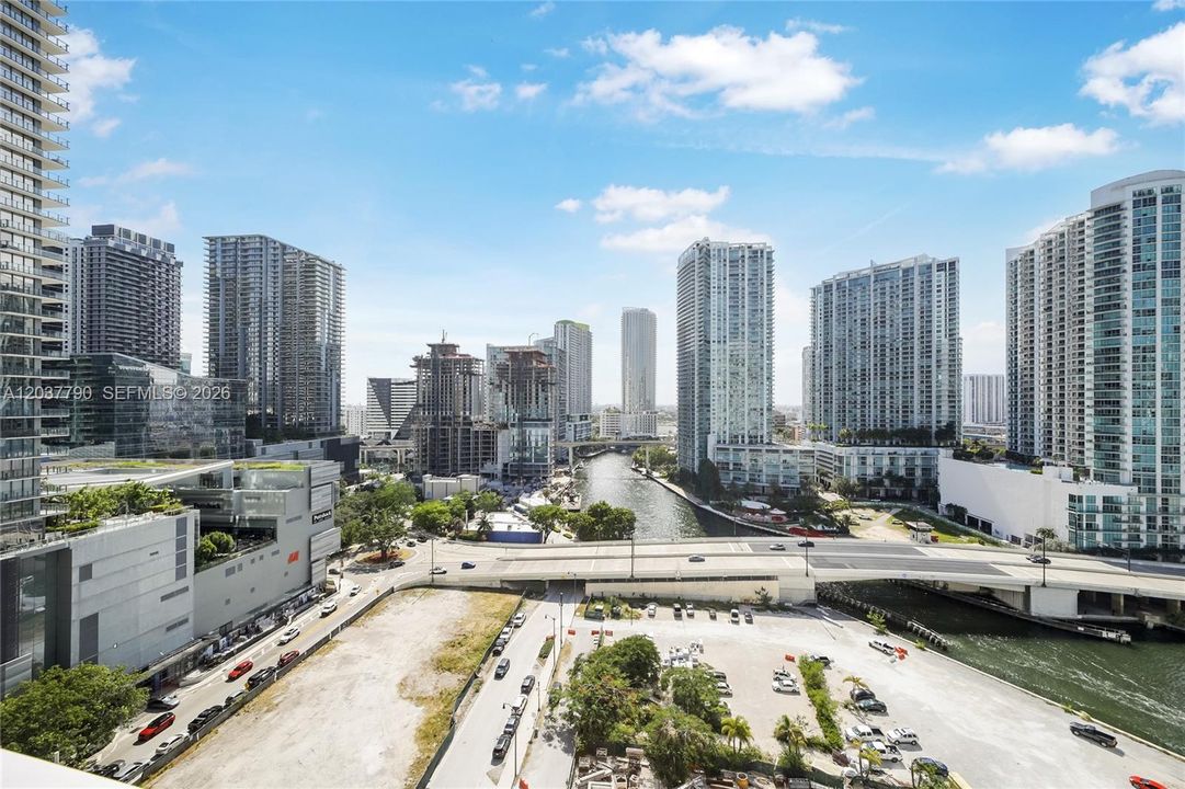 For Sale: $598,000 (2 beds, 2 baths, 1289 Square Feet)