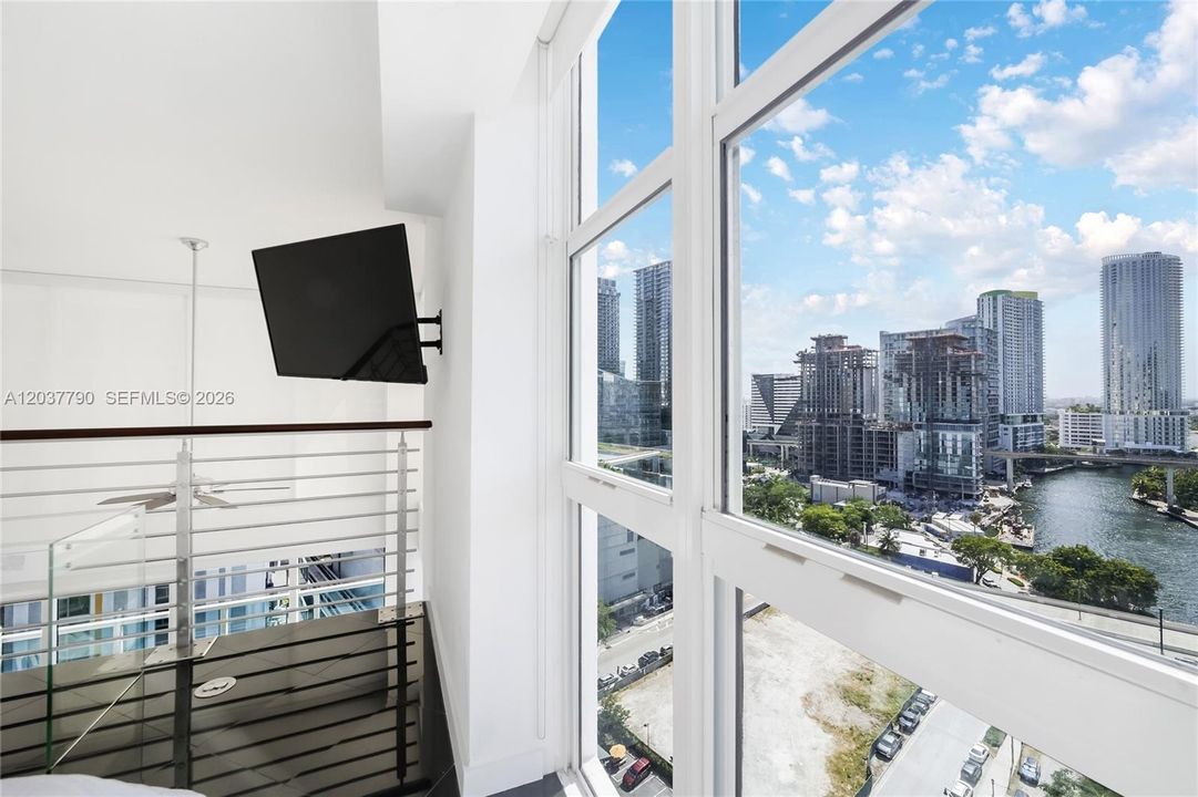 For Sale: $598,000 (2 beds, 2 baths, 1289 Square Feet)