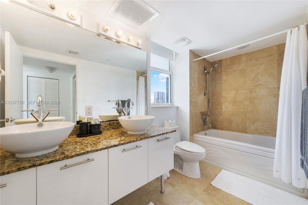 For Sale: $598,000 (2 beds, 2 baths, 1289 Square Feet)