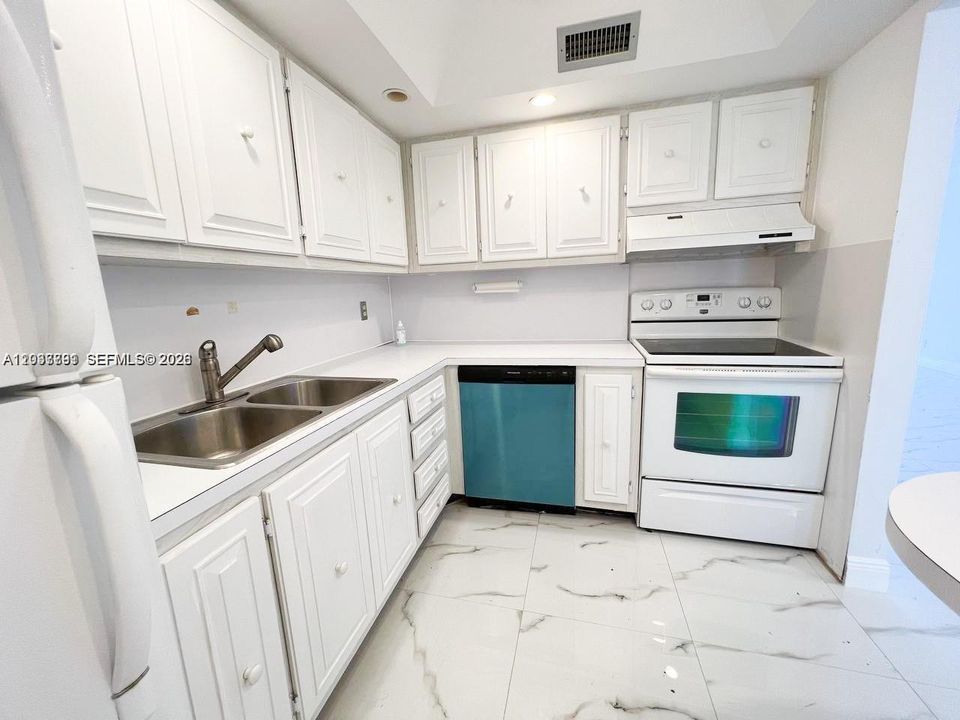 В аренду: $2,200 (2 спален, 2 ванн, 1200 Квадратных фут)