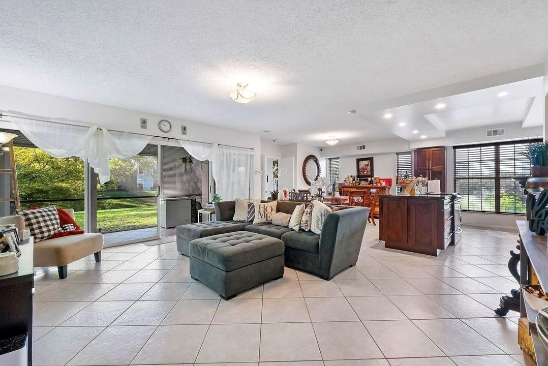 6237_Old_Court_Rd_u104_029