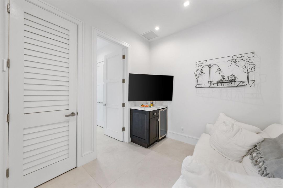 333 South Swinton Ave - 88.jpg-FULL