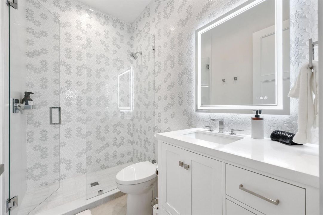 333 South Swinton Ave - 102.jpg-FULL