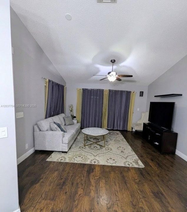 For Rent: $3,800 (3 beds, 2 baths, 1266 Square Feet)