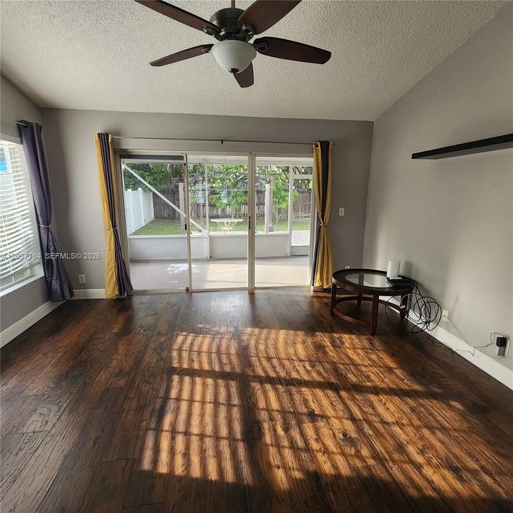 For Rent: $3,800 (3 beds, 2 baths, 1266 Square Feet)