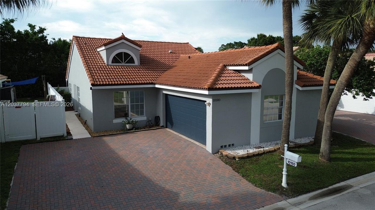 For Rent: $3,800 (3 beds, 2 baths, 1266 Square Feet)