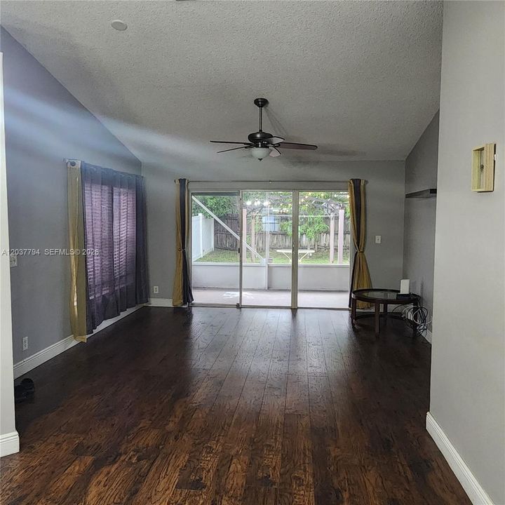 For Rent: $3,800 (3 beds, 2 baths, 1266 Square Feet)