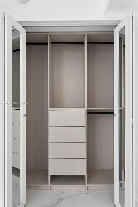 В аренду: $5,500 (2 спален, 2 ванн, 1353 Квадратных фут)