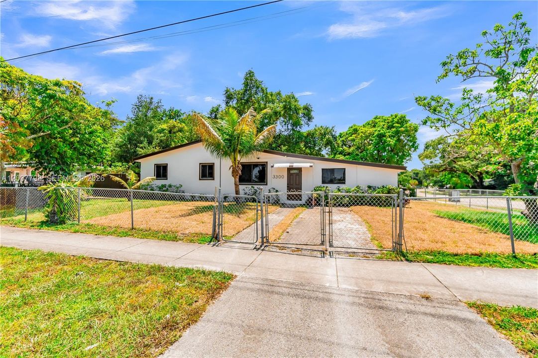 For Sale: $539,000 (4 beds, 2 baths, 1130 Square Feet)