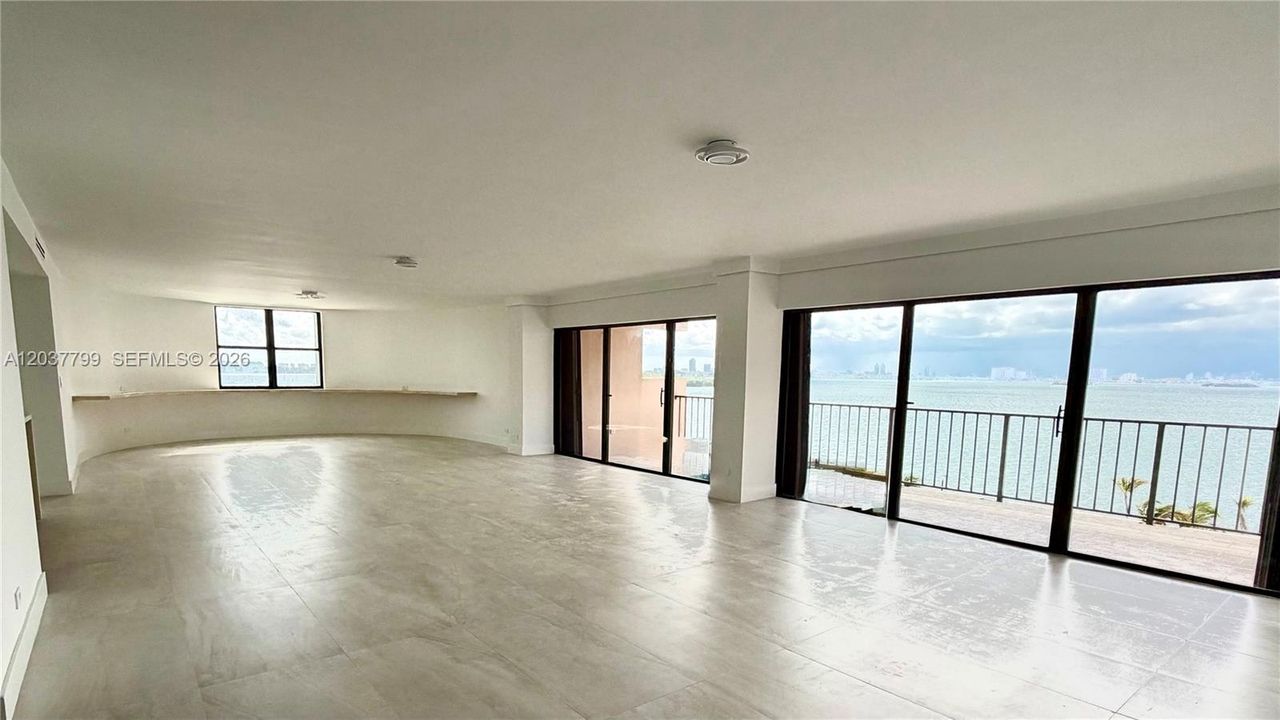 En Renta: $5,800 (2 camas, 3 baños, 2320 Pies cuadrados)