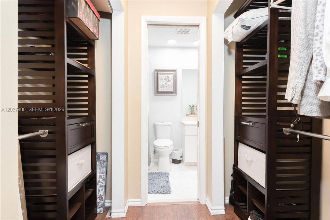 For Sale: $505,000 (2 beds, 2 baths, 1090 Square Feet)