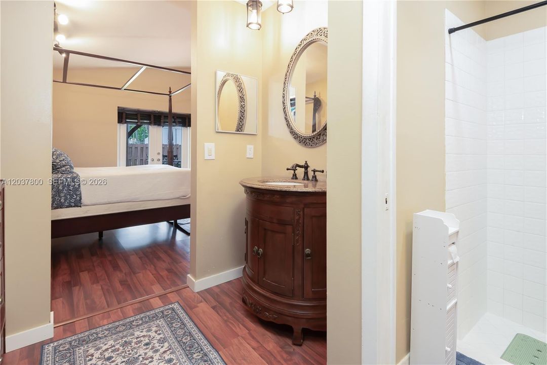 For Sale: $505,000 (2 beds, 2 baths, 1090 Square Feet)