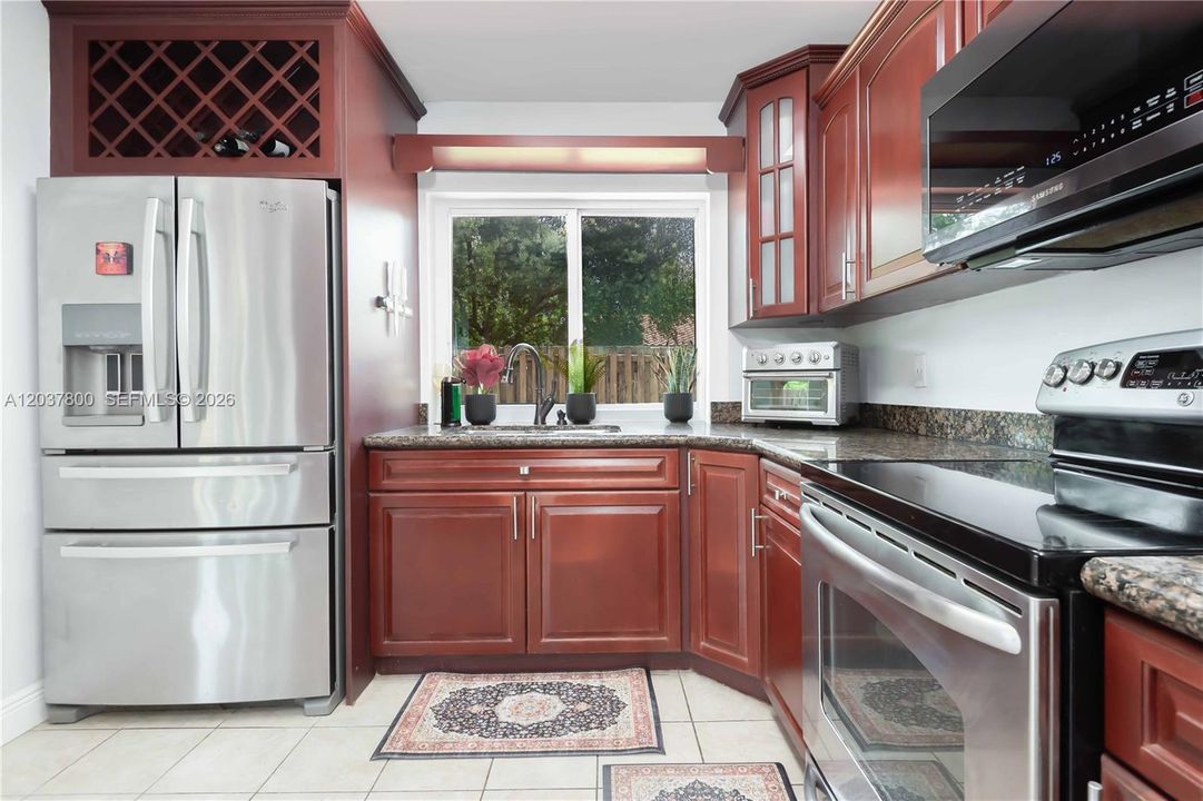 For Sale: $505,000 (2 beds, 2 baths, 1090 Square Feet)