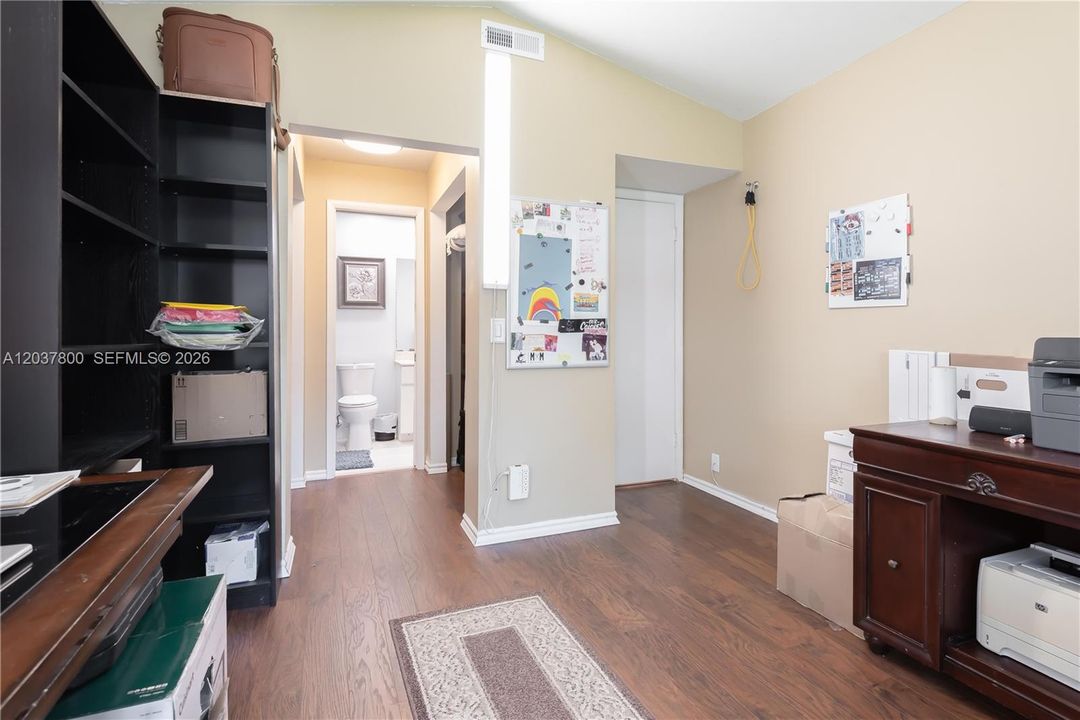 For Sale: $505,000 (2 beds, 2 baths, 1090 Square Feet)