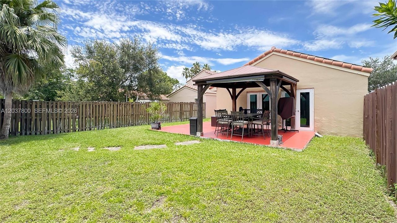 For Sale: $505,000 (2 beds, 2 baths, 1090 Square Feet)