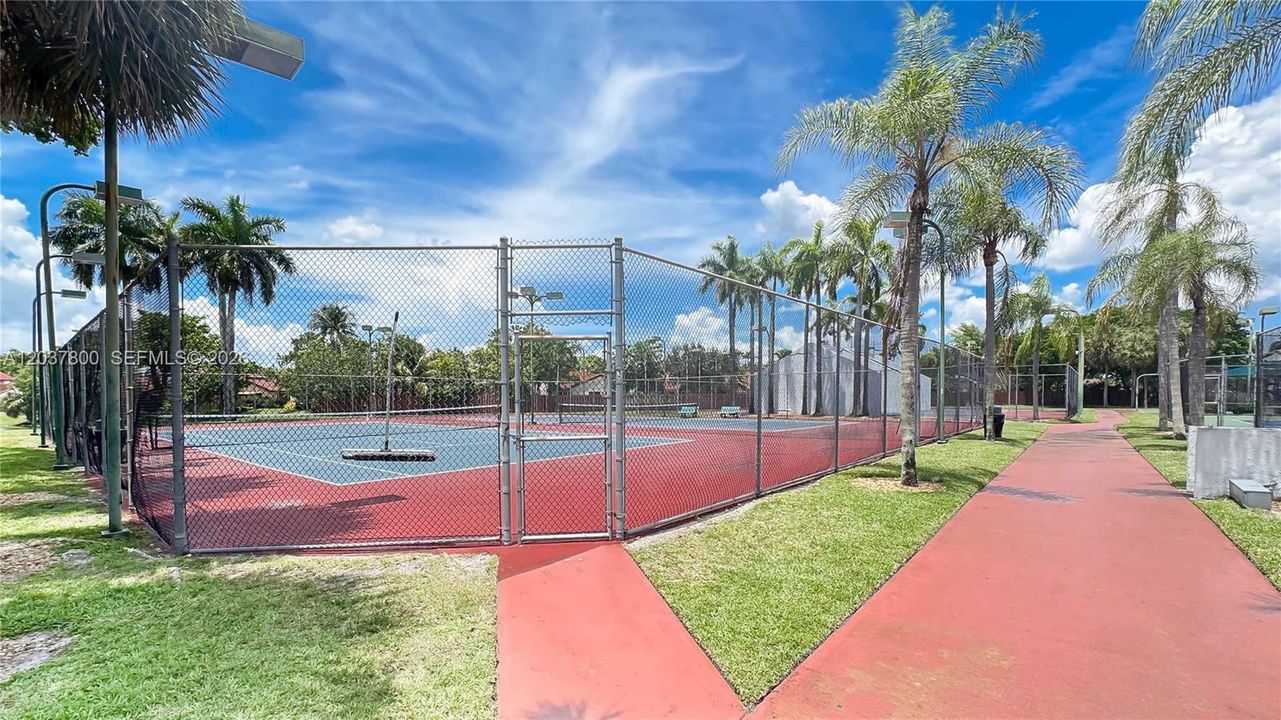 For Sale: $505,000 (2 beds, 2 baths, 1090 Square Feet)