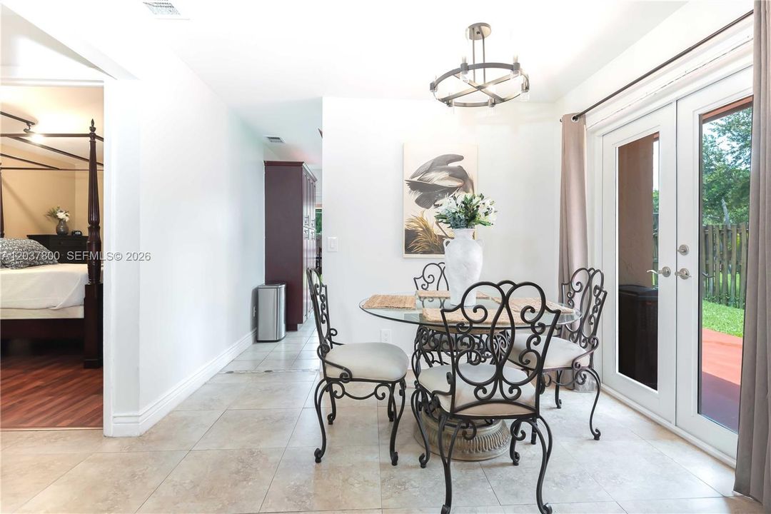 For Sale: $505,000 (2 beds, 2 baths, 1090 Square Feet)