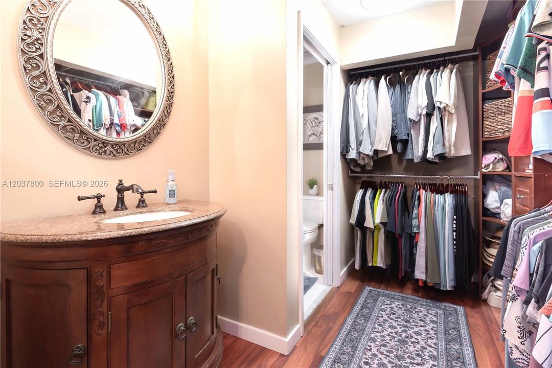 For Sale: $505,000 (2 beds, 2 baths, 1090 Square Feet)