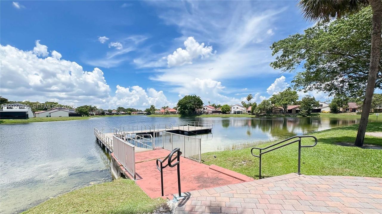 For Sale: $505,000 (2 beds, 2 baths, 1090 Square Feet)